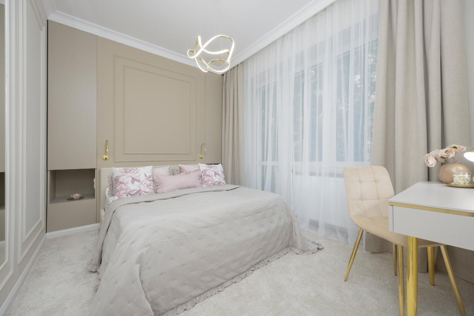 Elegant Grojecka In By Renters * Varsavia