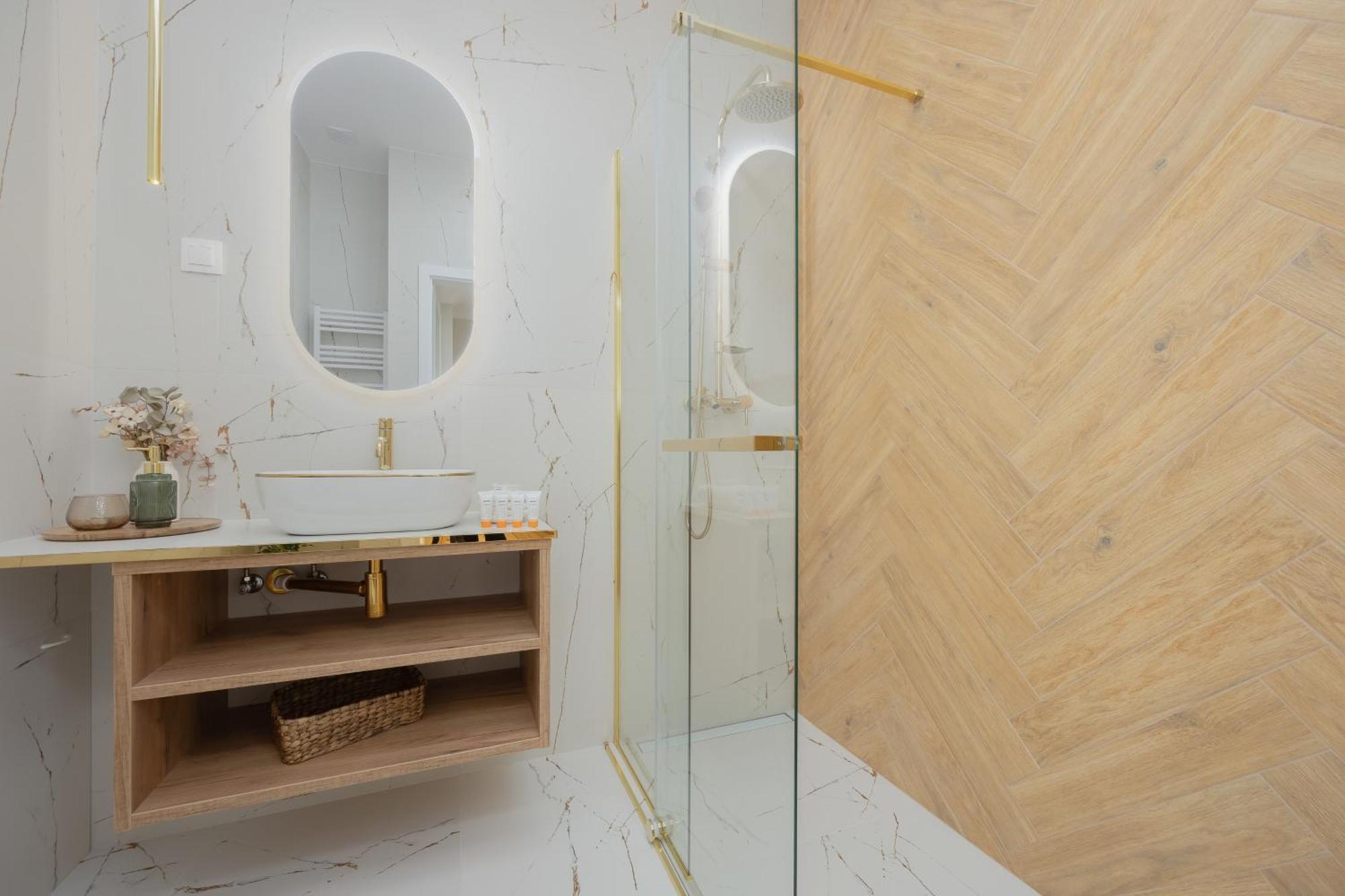 Elegant Grojecka In By Renters Apartament