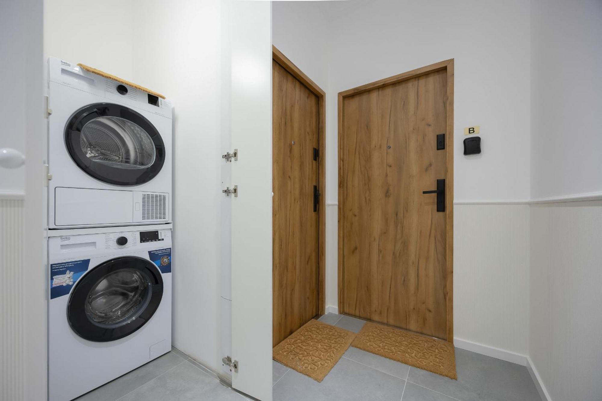 Elegant Grojecka In By Renters * Varsavia